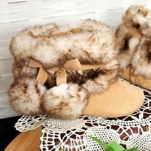 👉*NWOT* FAUX  FLEECE & SUEDE WINTER MOCCASIN BOOTIES ~9-12 MONTH ~RISING STAR